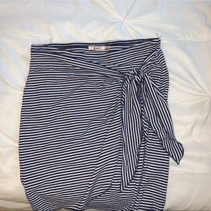 Side knot mini skirt